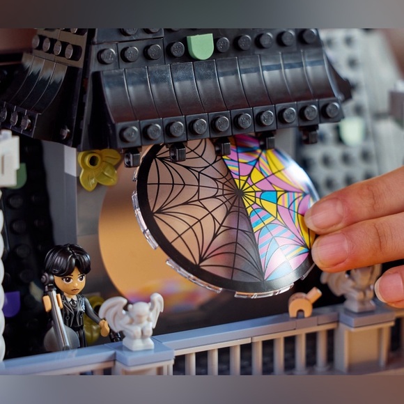 🖤 LEGO Wednesday Addams Gift Bundle - Dorm Room + Figure Sets (76781 & 76780) - Picture 6 of 13